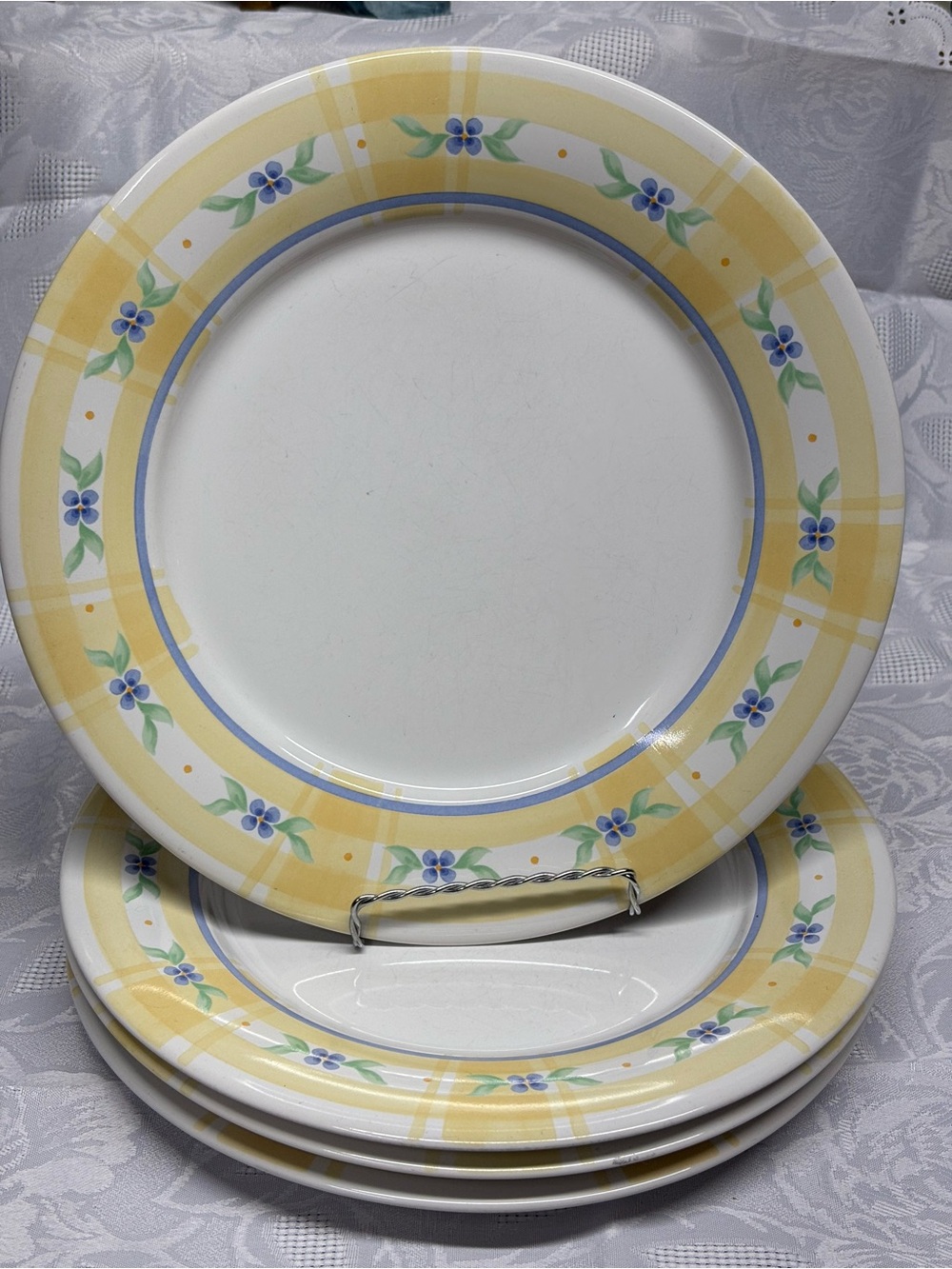 Pfaltzgraff Yellow Summer Breeze Dinner Plates with Blue Flower set of 4
